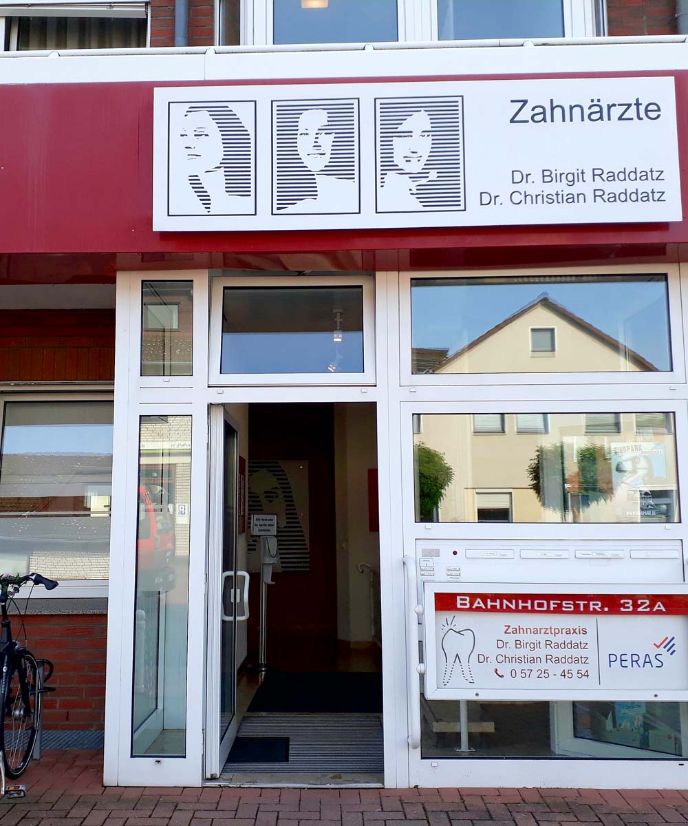 Eingangsbereich Zahnarztpraxis Dres. Raddatz in Lindhorst (Schaumburg)